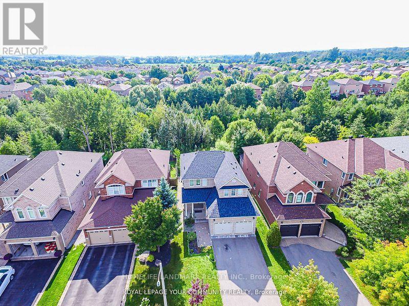 Photo 8 of 111 Deerwood Crescent, Richmond Hill ON