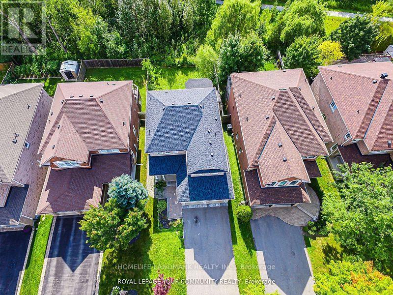 Photo 15 of 111 Deerwood Crescent, Richmond Hill ON