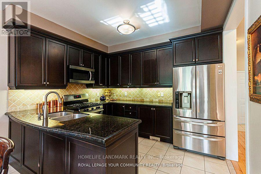 Photo 2 of 111 Deerwood Crescent, Richmond Hill ON