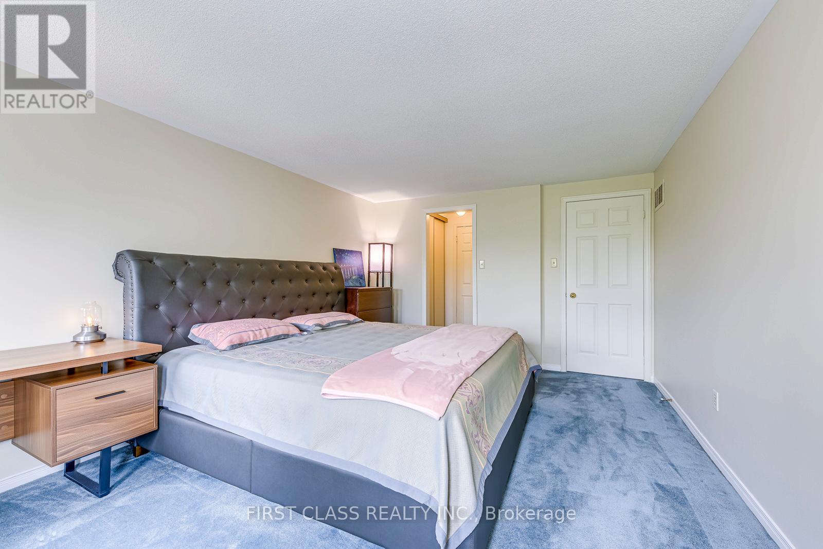Photo 18 of 26 2051 Merchants Gate, Oakville ON