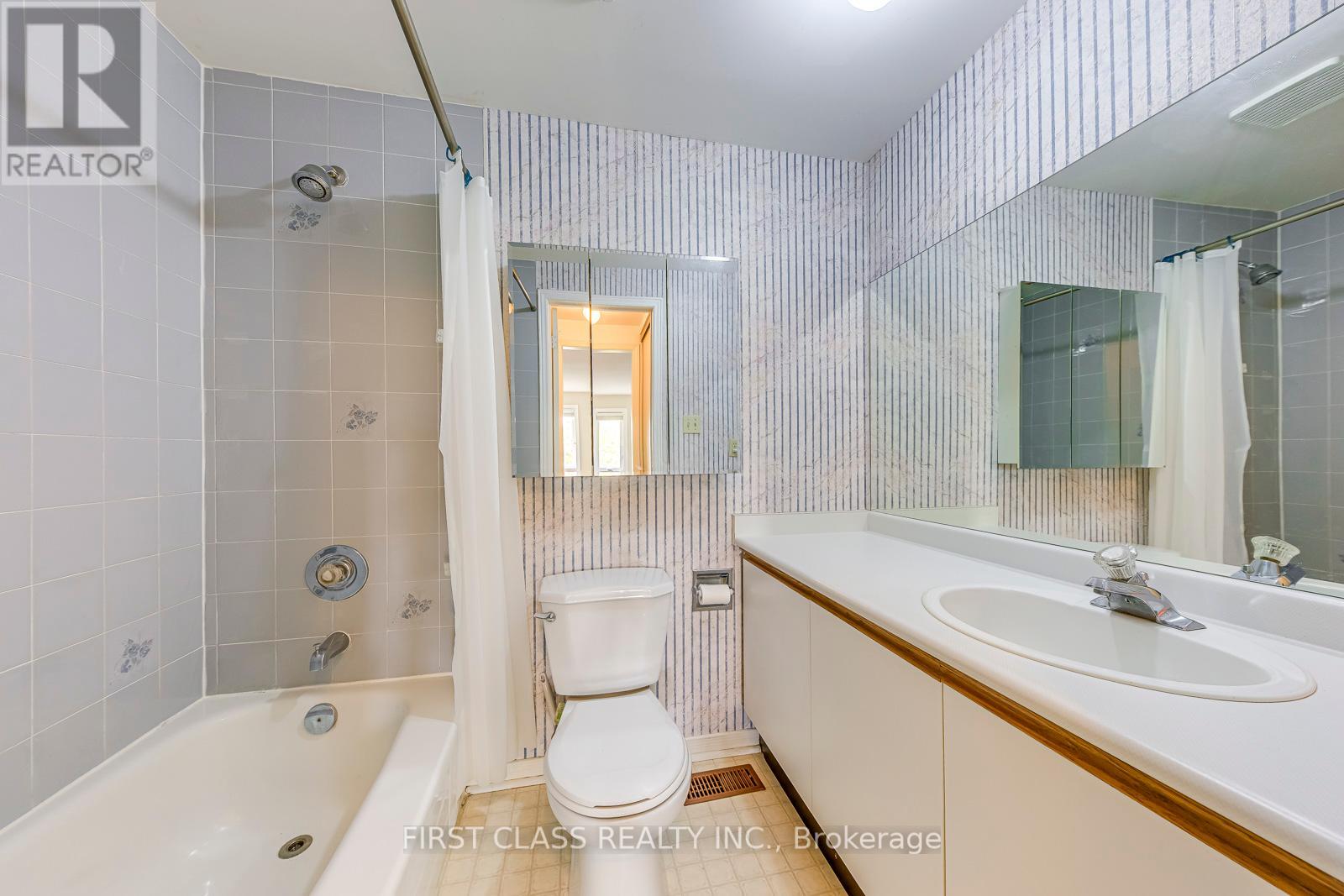 Photo 4 of 26 2051 Merchants Gate, Oakville ON