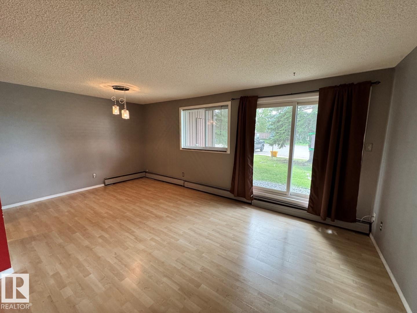 Photo 2 of 101 2303 119 St Nw, Edmonton AB