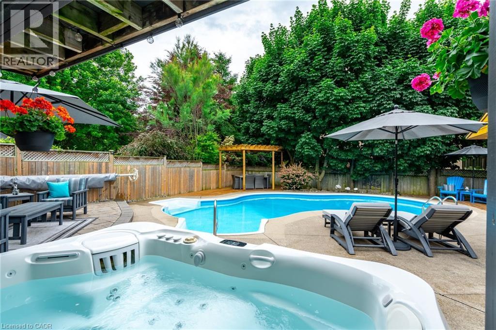 Photo 47 of 7 Volterra Court, Waterdown ON