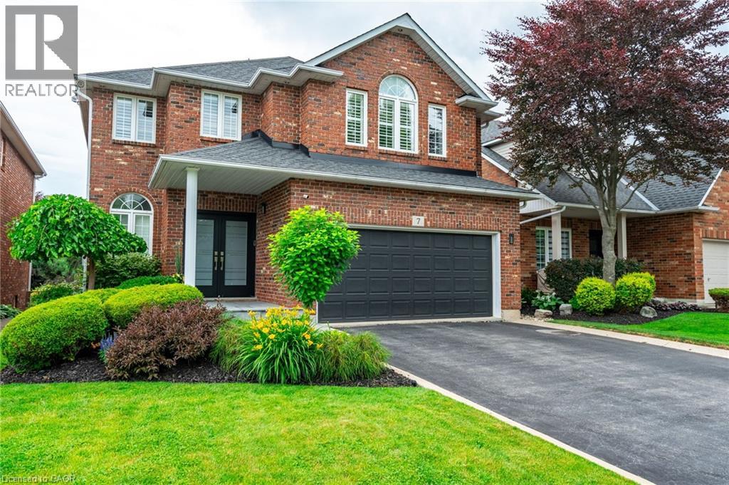 Photo 3 of 7 Volterra Court, Waterdown ON