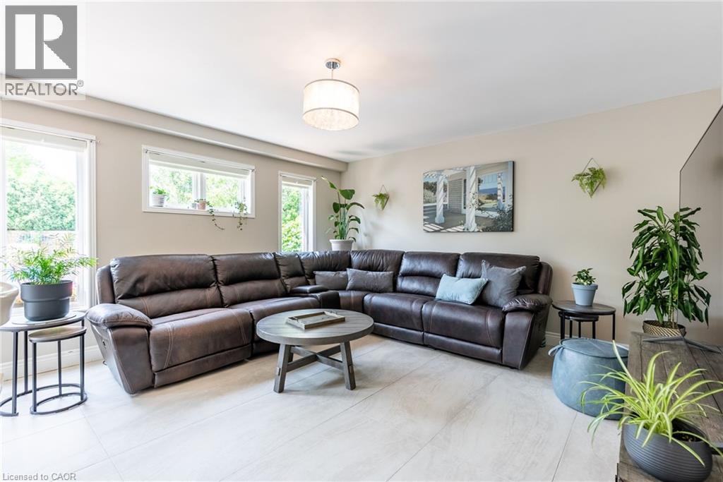 Photo 27 of 40 Premier Road, Waterdown ON