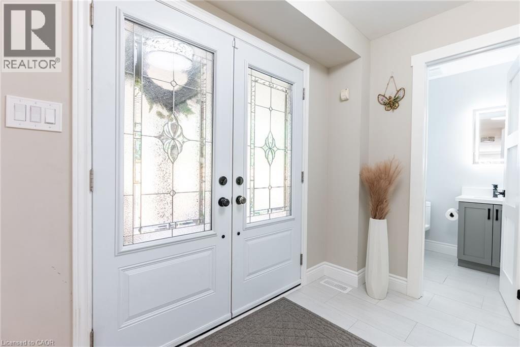 Photo 31 of 40 Premier Road, Waterdown ON