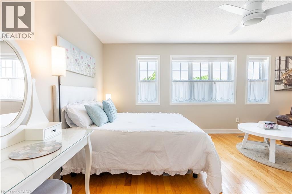 Photo 4 of 40 Premier Road, Waterdown ON