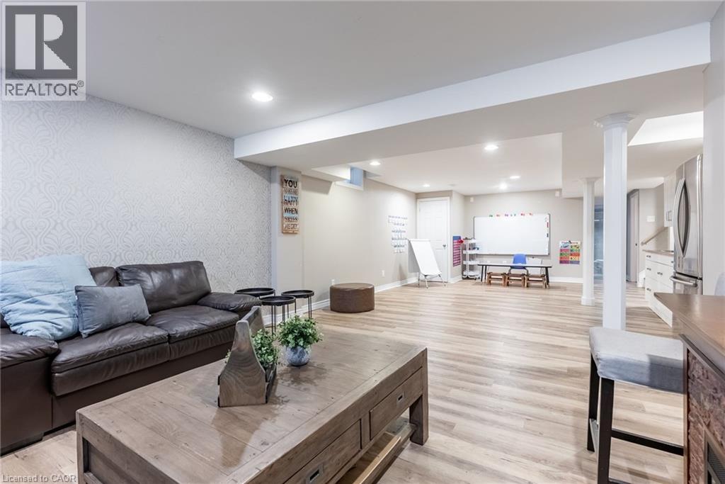 Photo 10 of 40 Premier Road, Waterdown ON