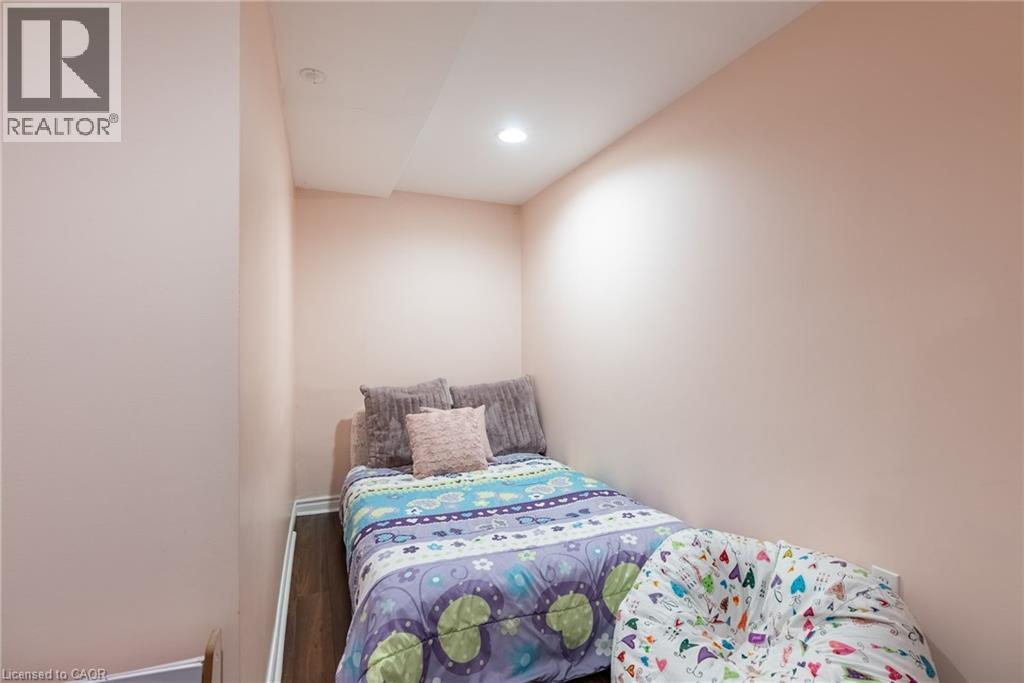 Photo 44 of 40 Premier Road, Waterdown ON