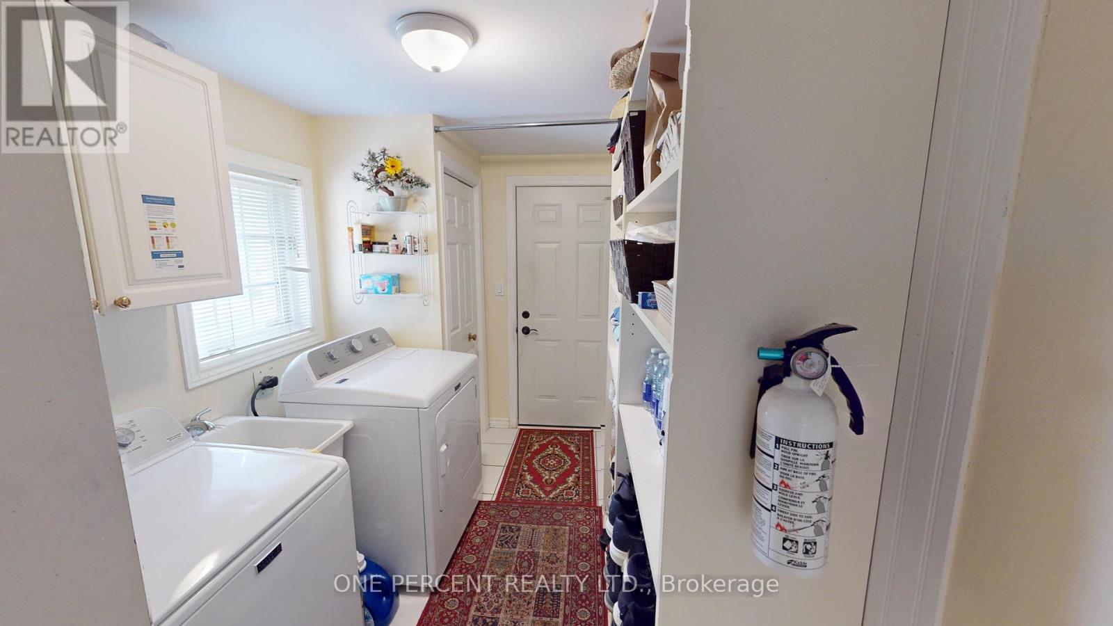Photo 6 of 1 Dunbar Crescent, St Catharines ON