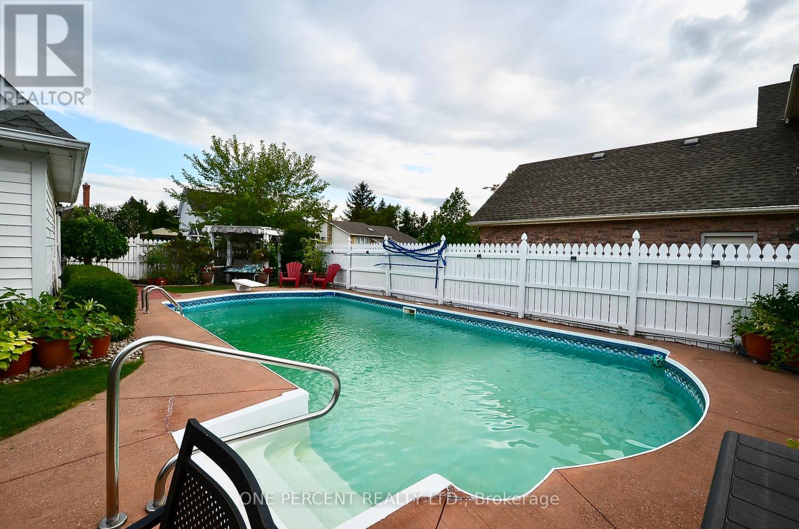 Photo 19 of 1 Dunbar Crescent, St Catharines ON