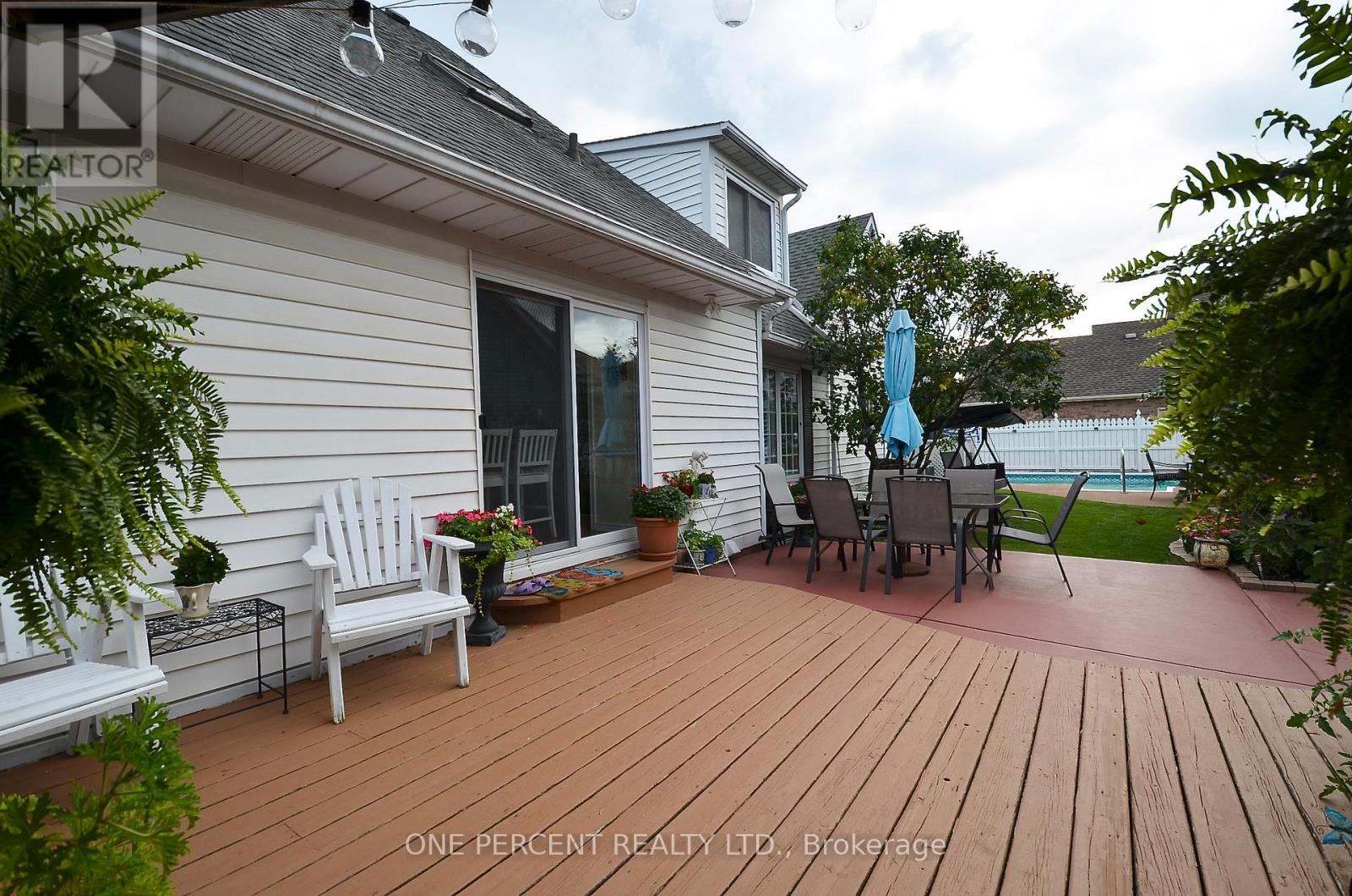 Photo 12 of 1 Dunbar Crescent, St Catharines ON
