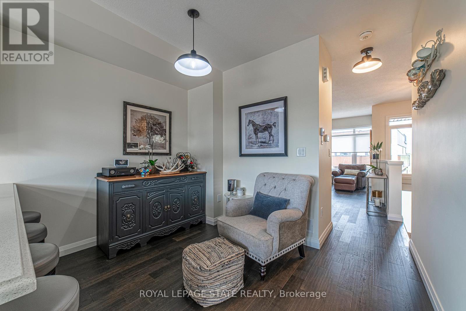 Photo 10 of 40 35 Midhurst Heights, Hamilton ON