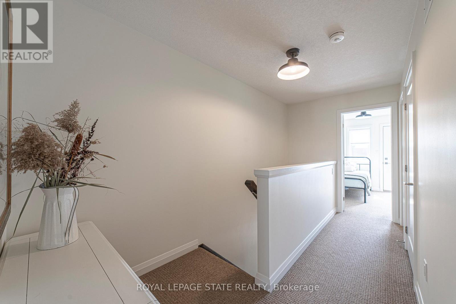 Photo 20 of 40 35 Midhurst Heights, Hamilton ON