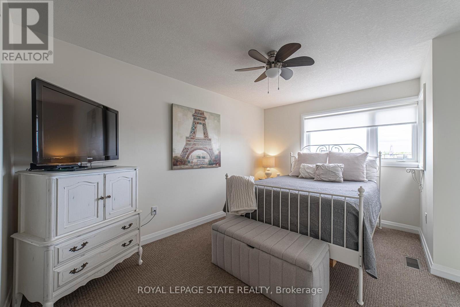 Photo 21 of 40 35 Midhurst Heights, Hamilton ON