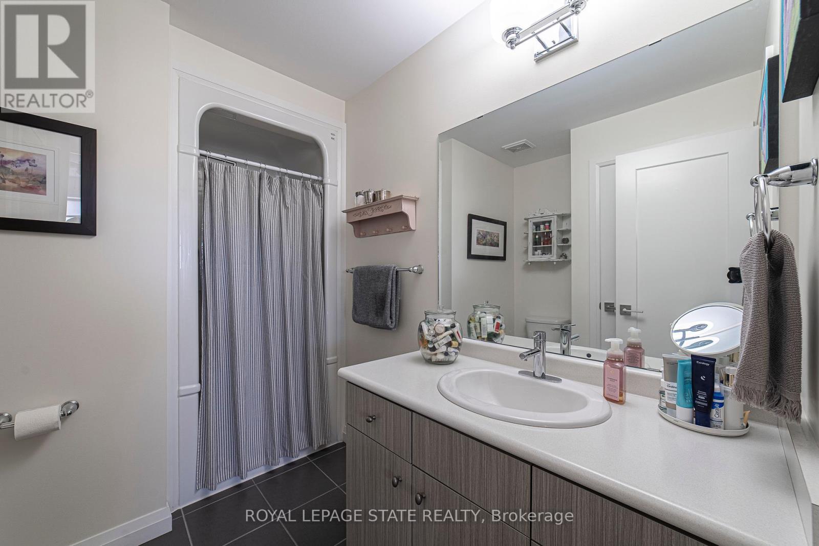 Photo 24 of 40 35 Midhurst Heights, Hamilton ON