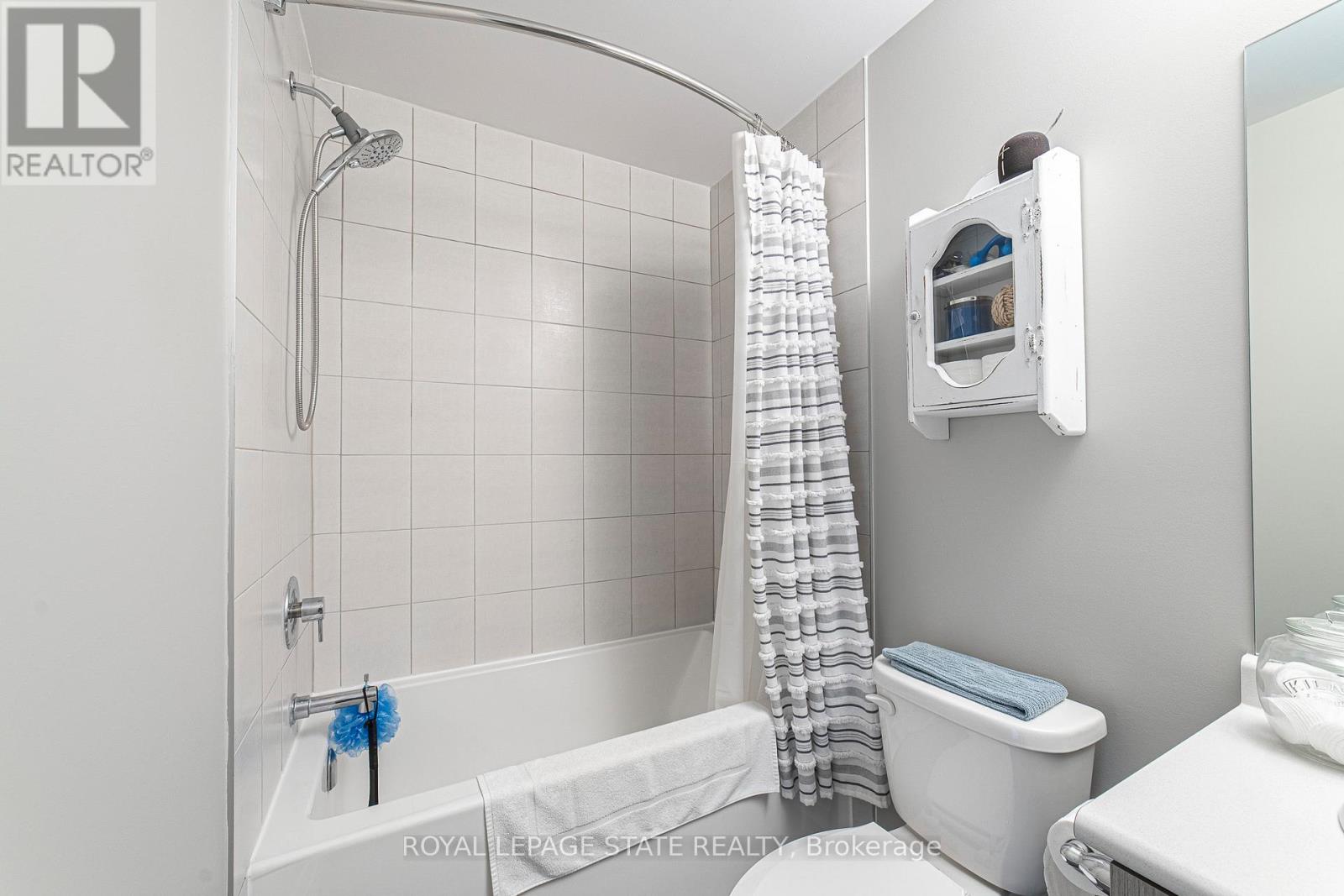 Photo 28 of 40 35 Midhurst Heights, Hamilton ON