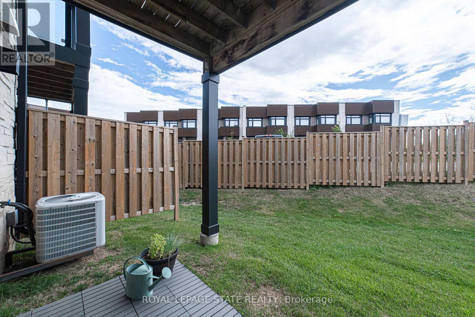 Photo 38 of 40 35 Midhurst Heights, Hamilton ON