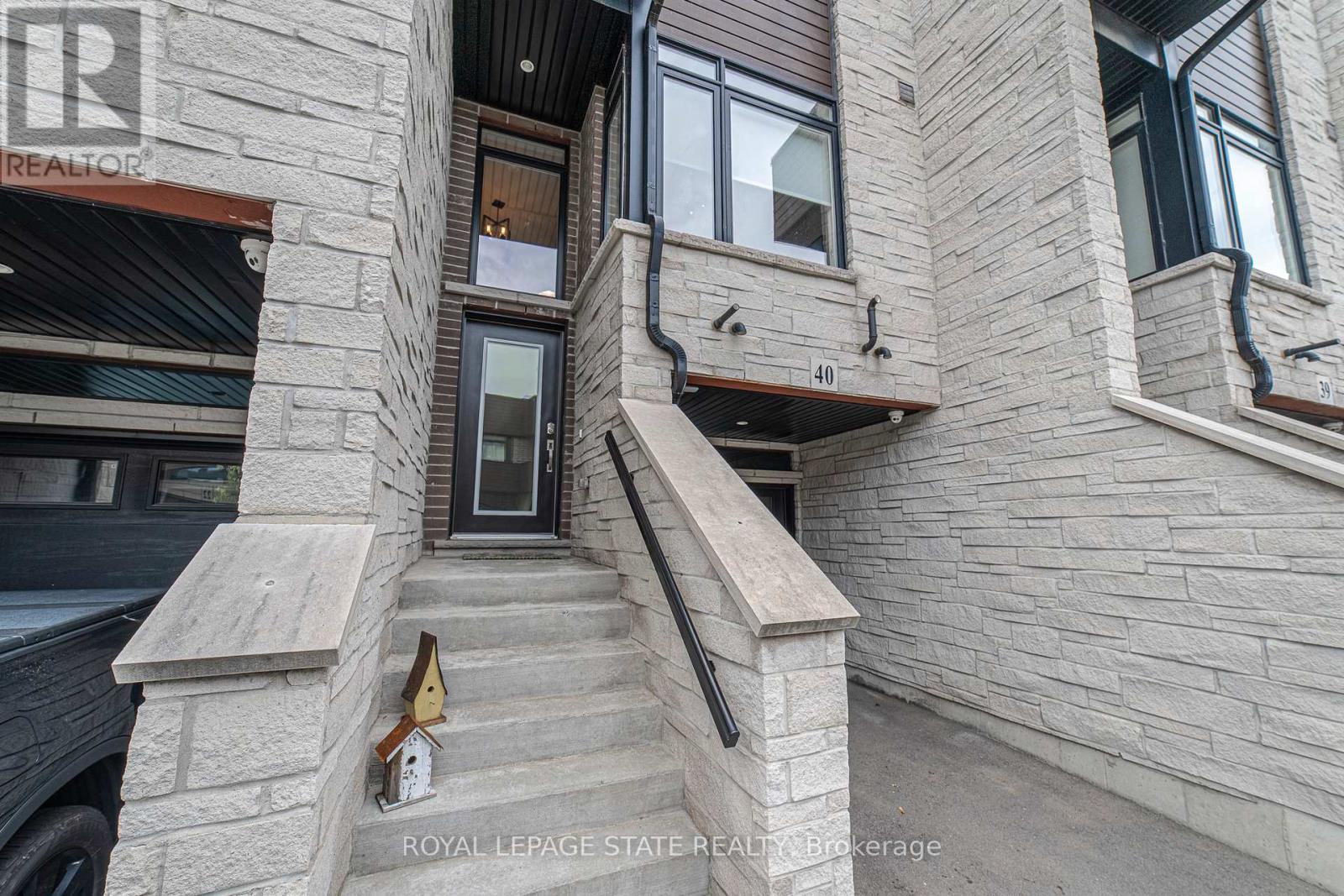 Photo 4 of 40 35 Midhurst Heights, Hamilton ON