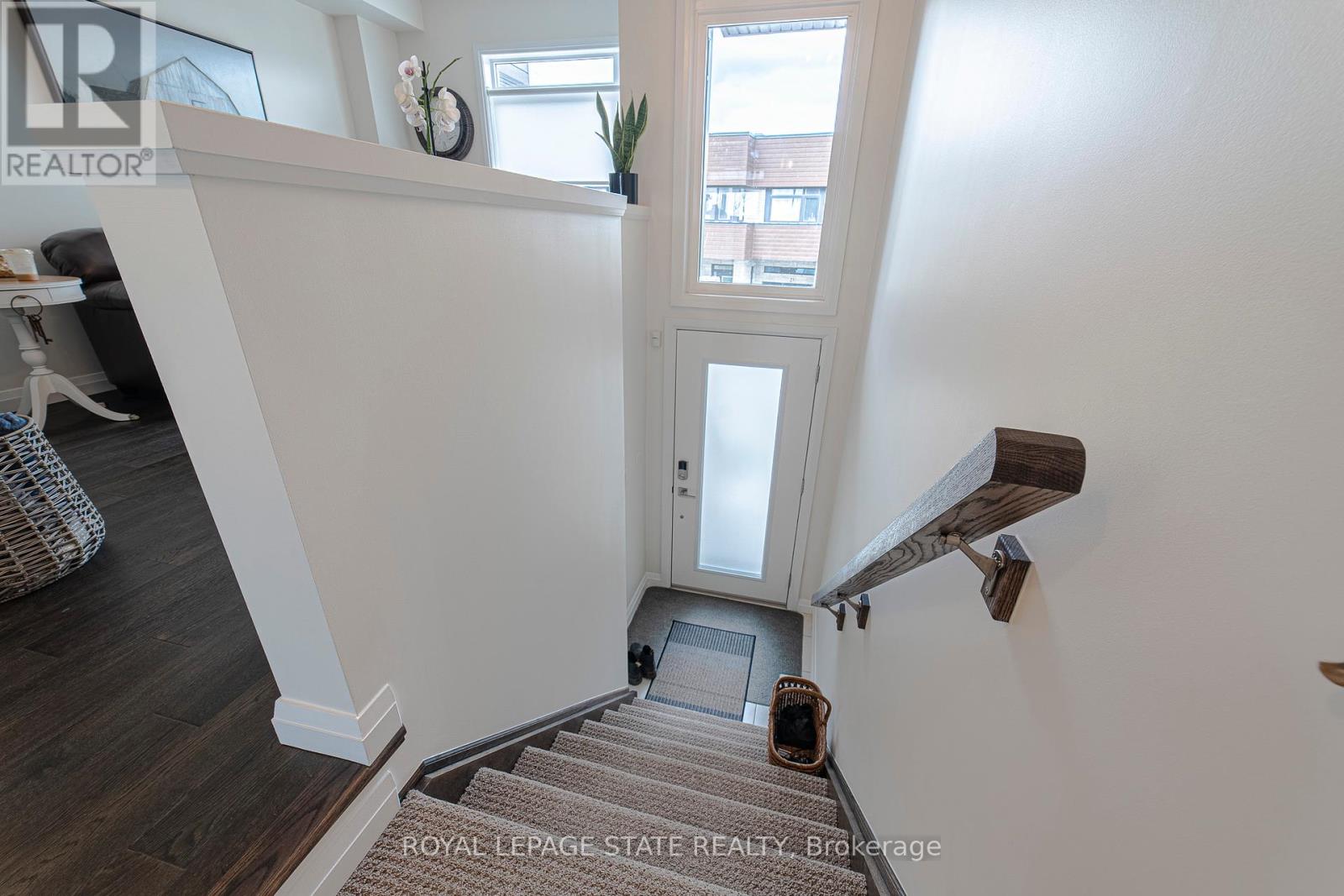 Photo 5 of 40 35 Midhurst Heights, Hamilton ON