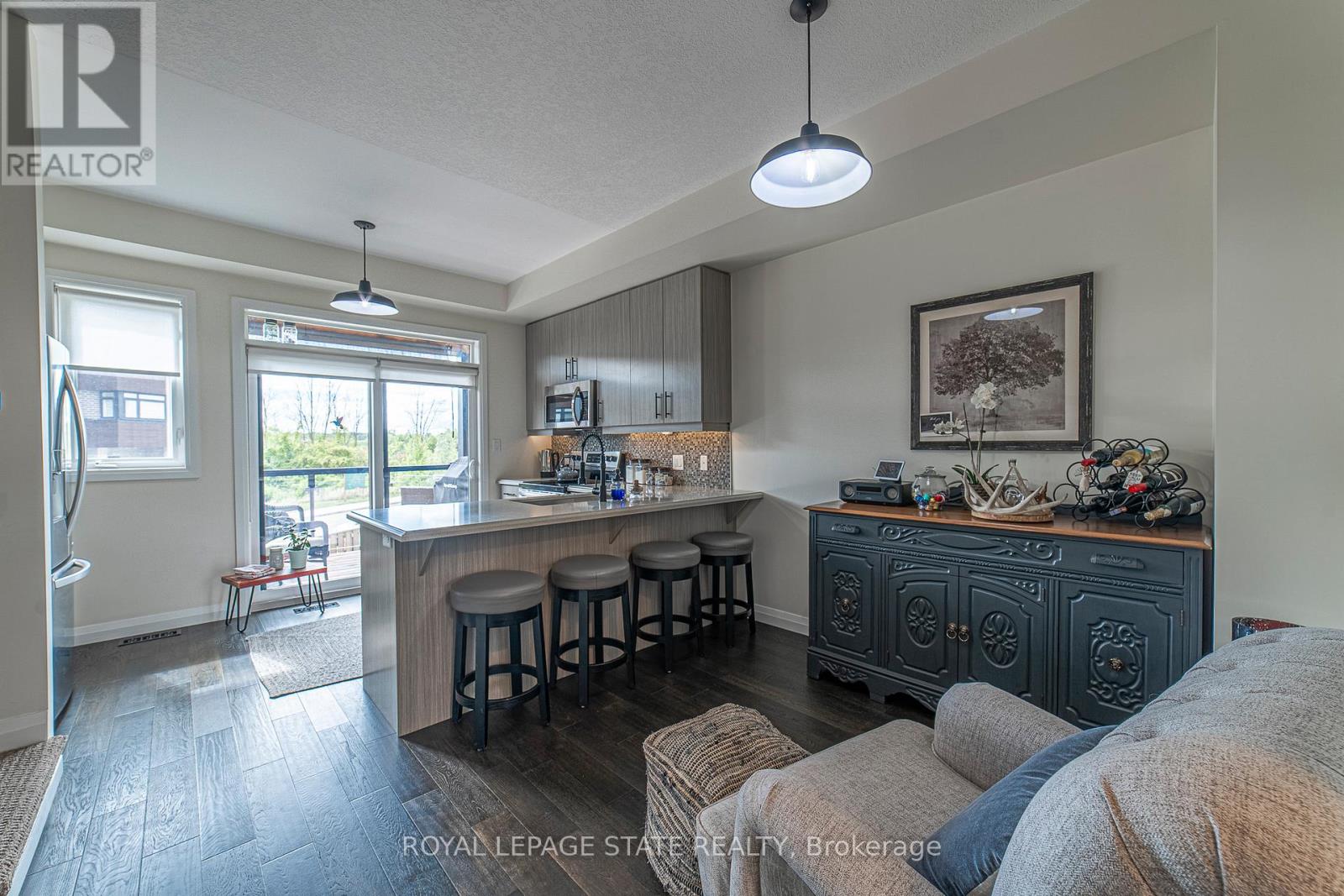 Photo 9 of 40 35 Midhurst Heights, Hamilton ON