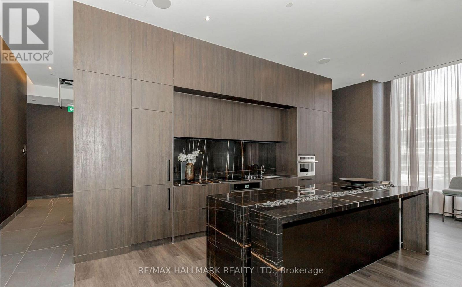 Photo 40 of 4709 11 Yorkville Avenue, Toronto ON