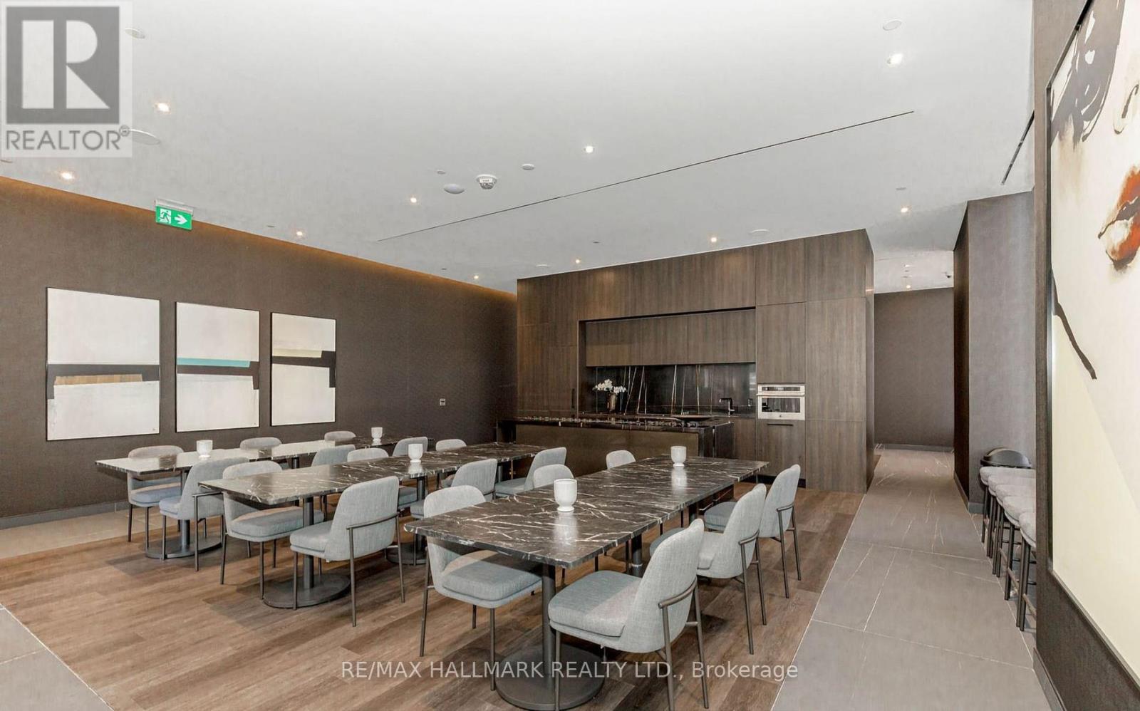Photo 31 of 4709 11 Yorkville Avenue, Toronto ON