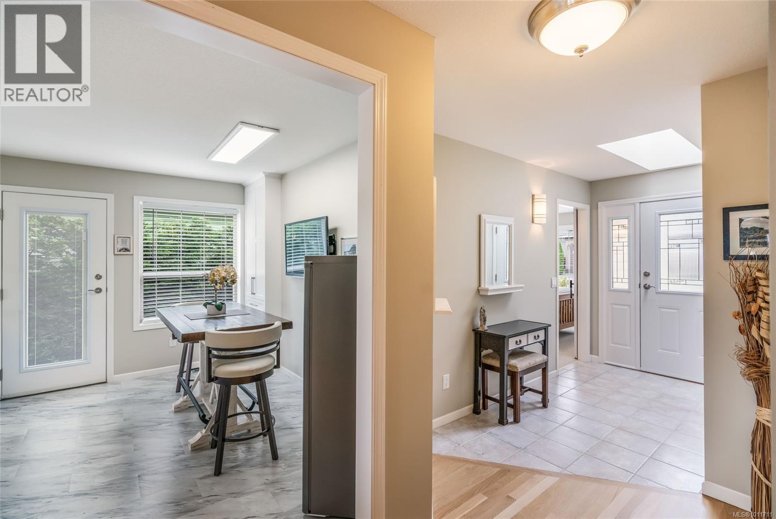 Photo 10 of 659 Windward Way, Qualicum Beach BC