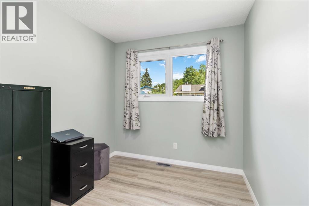 Photo 40 of 129 Ermine Crescent, Fort Mcmurray AB
