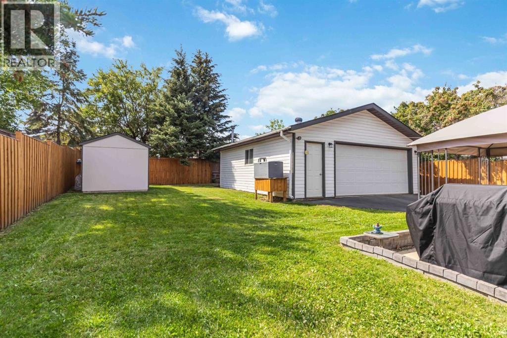 Photo 12 of 129 Ermine Crescent, Fort Mcmurray AB