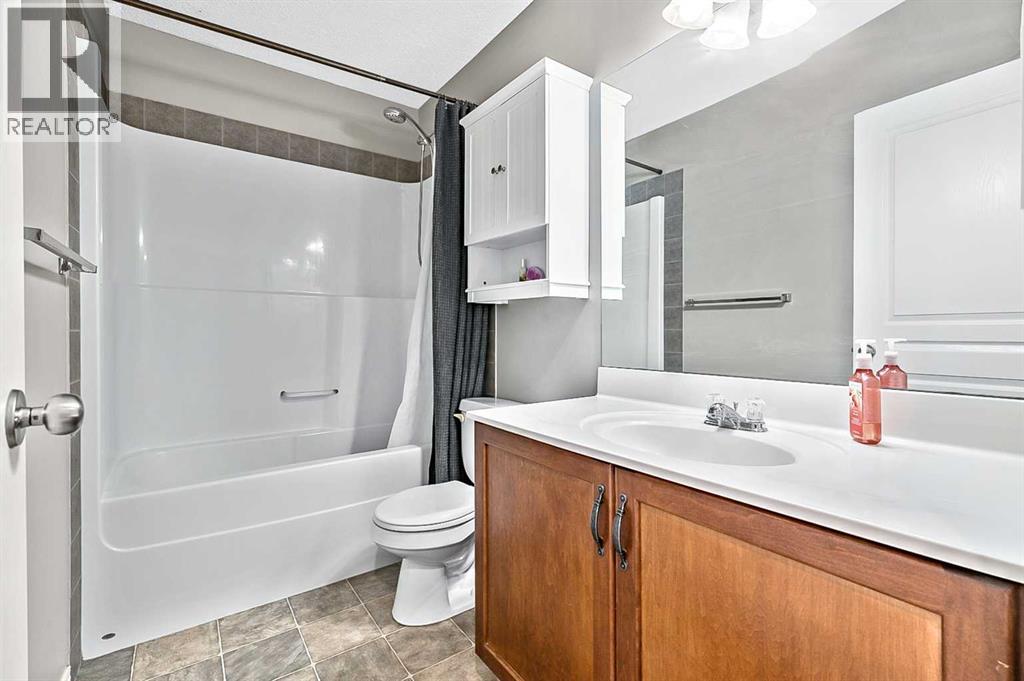 Photo 21 of 117 Channelside Cove Sw, Airdrie AB
