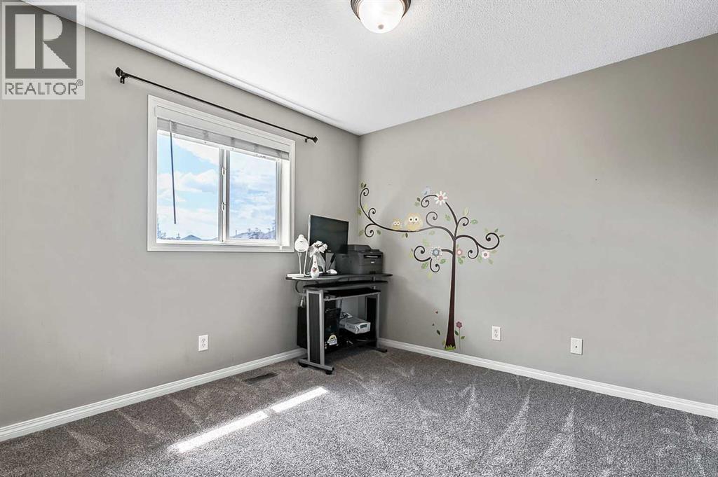 Photo 4 of 117 Channelside Cove Sw, Airdrie AB