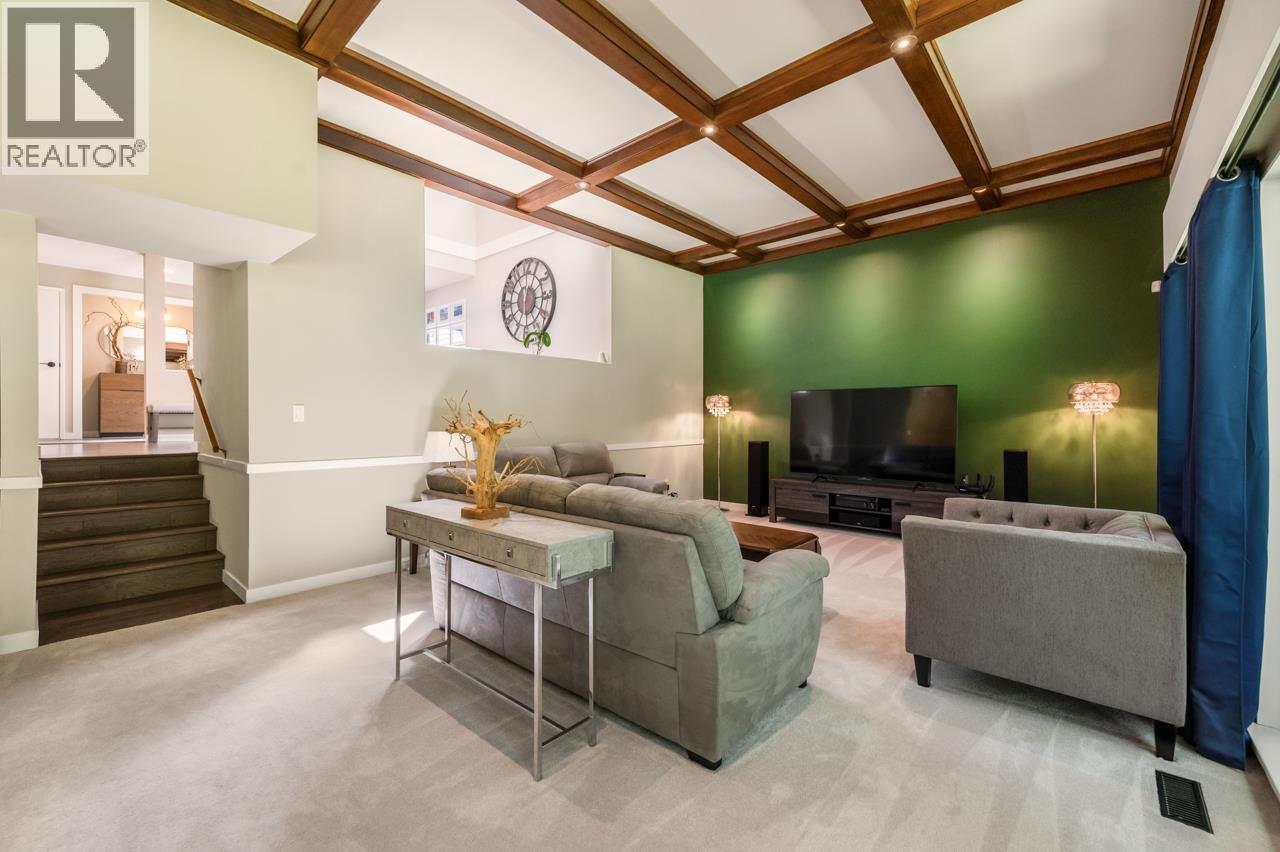 5655 WHITE PINE LANE, North Vancouver