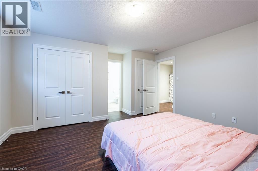 Photo 34 of 10 Harper Boulevard, Brantford ON