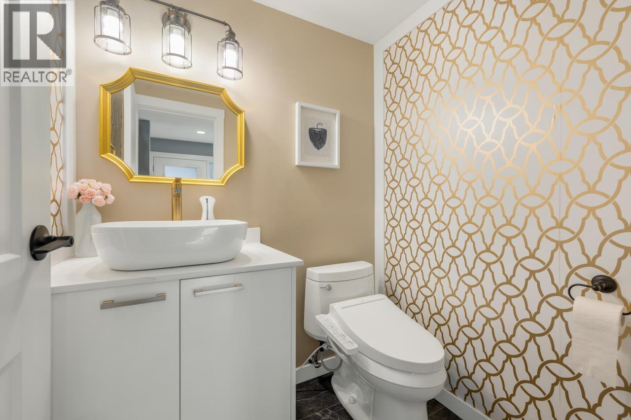 5655 WHITE PINE LANE, North Vancouver