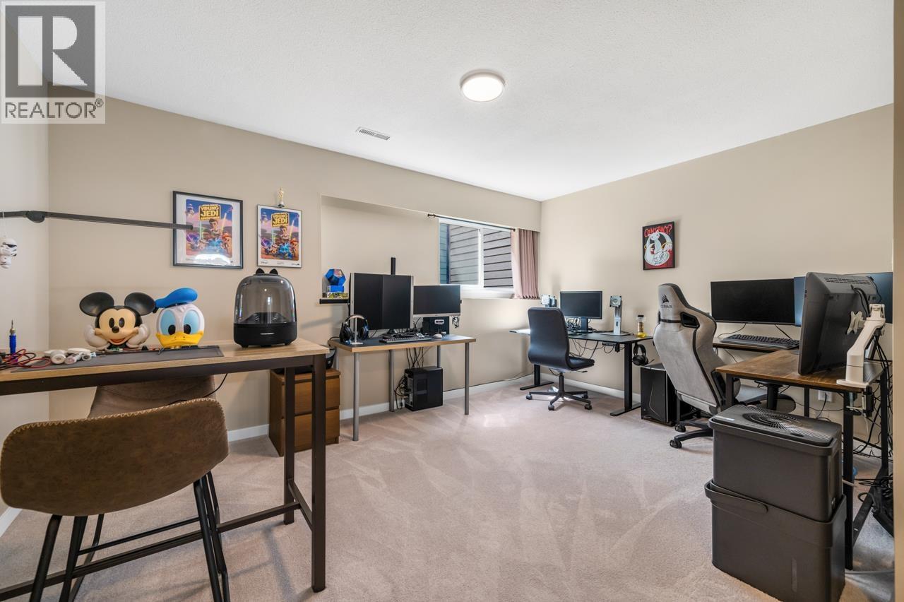 5655 WHITE PINE LANE, North Vancouver