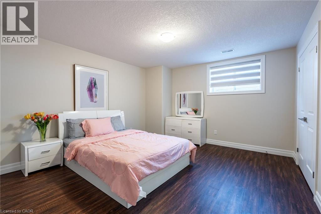 Photo 38 of 10 Harper Boulevard, Brantford ON