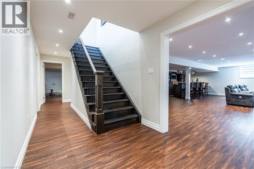 Photo 2 of 10 Harper Boulevard, Brantford ON