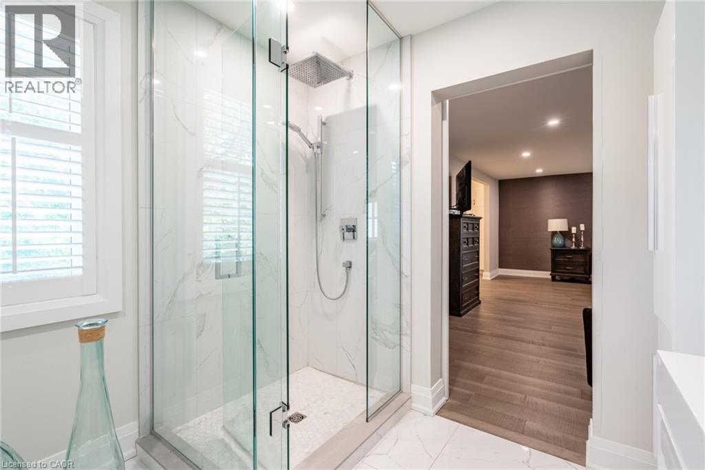 Photo 6 of 81 Flanders Drive, Waterdown ON