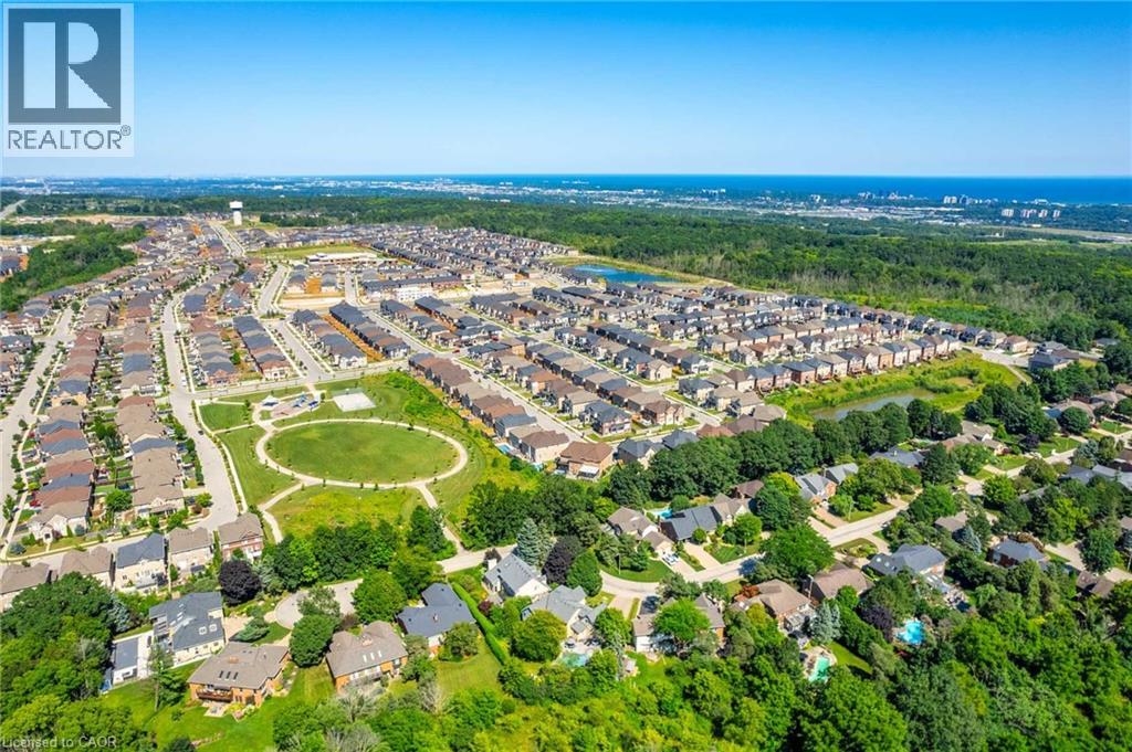 Photo 8 of 81 Flanders Drive, Waterdown ON