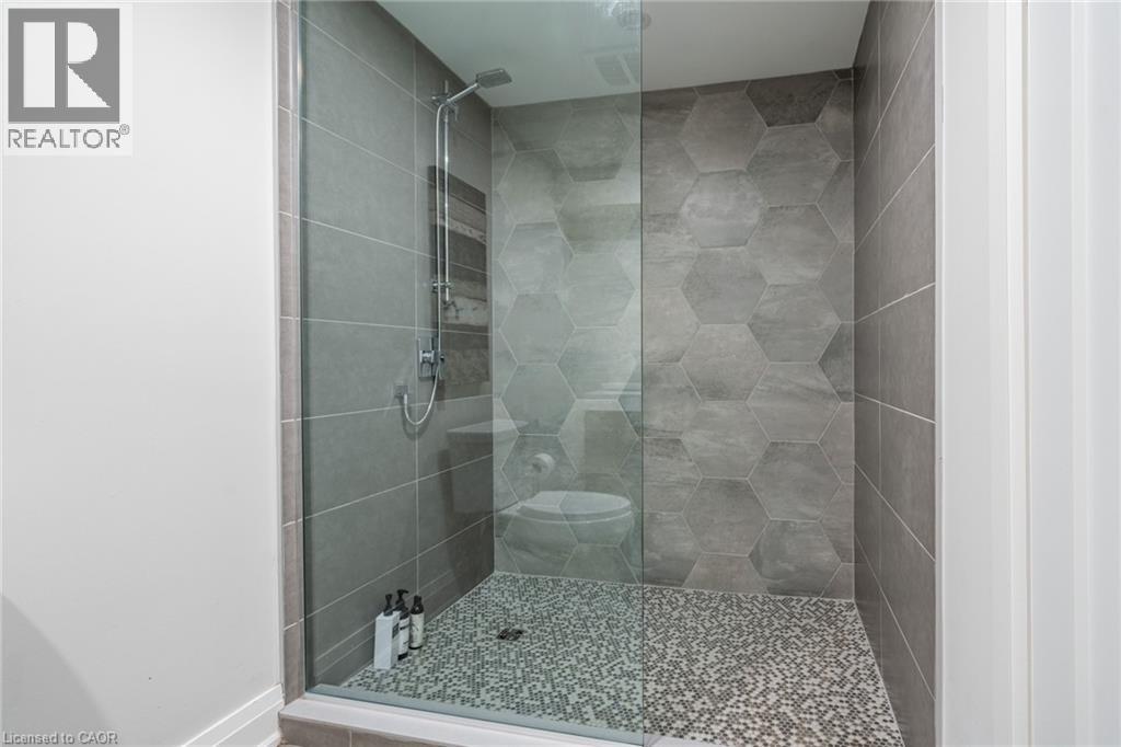 Photo 10 of 81 Flanders Drive, Waterdown ON