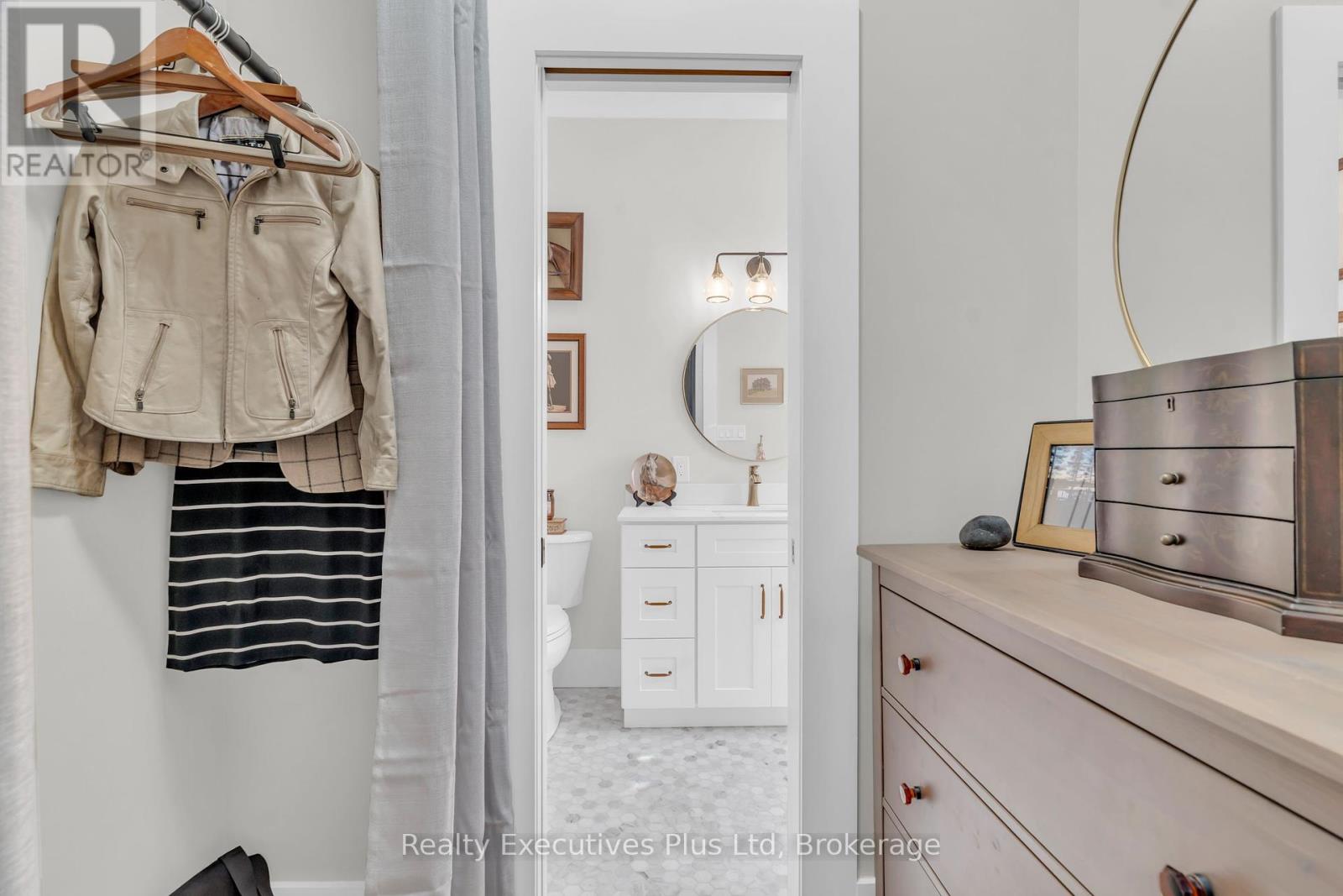 Photo 4 of 61 Hearn Avenue, Guelph ON