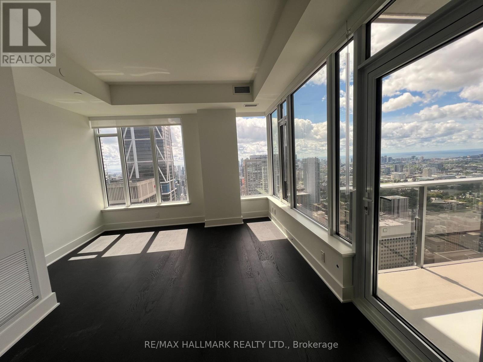 Photo 26 of 4709 11 Yorkville Avenue, Toronto ON