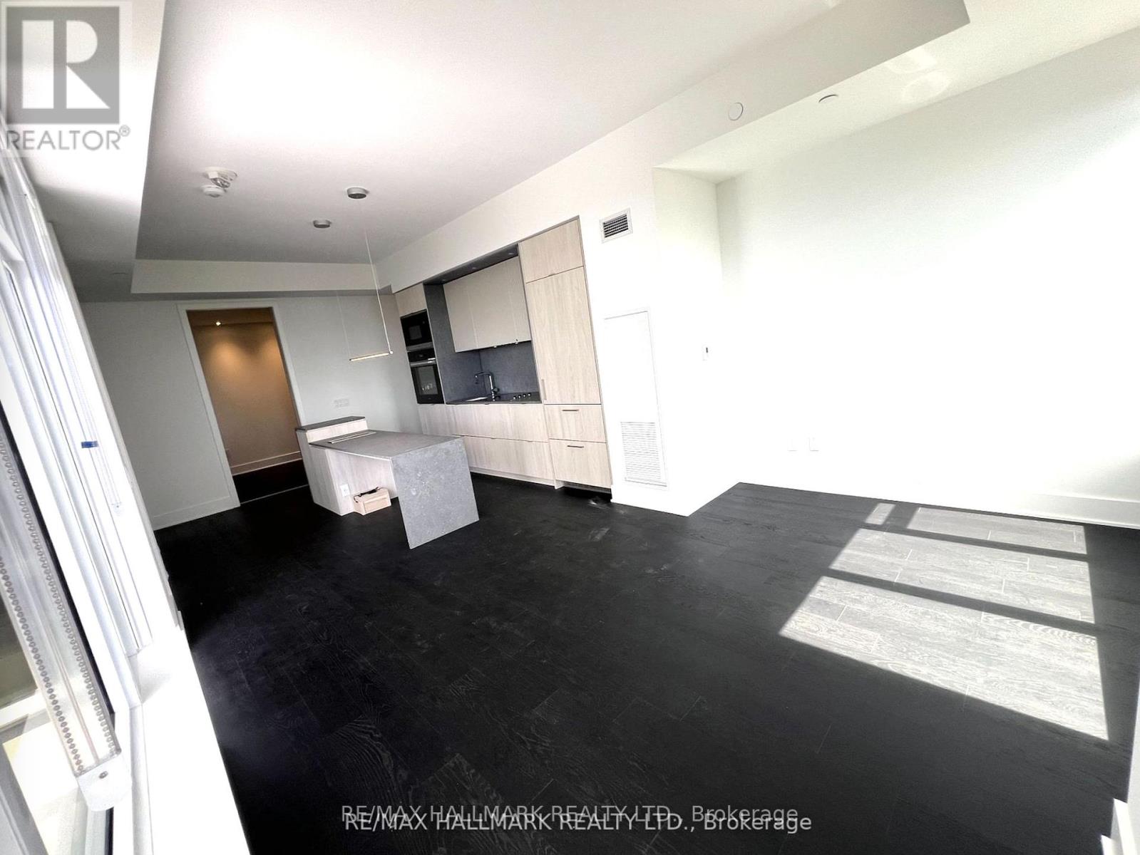 Photo 37 of 4709 11 Yorkville Avenue, Toronto ON