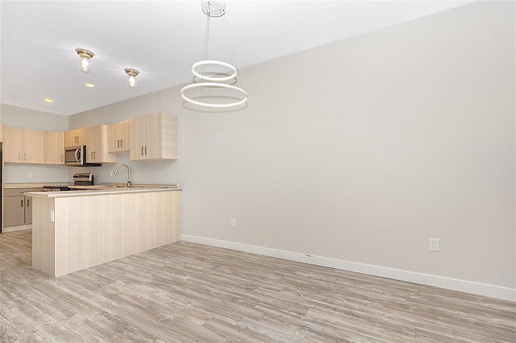 Photo 3 of 108 Cathedral Avenue, Winnipeg MB