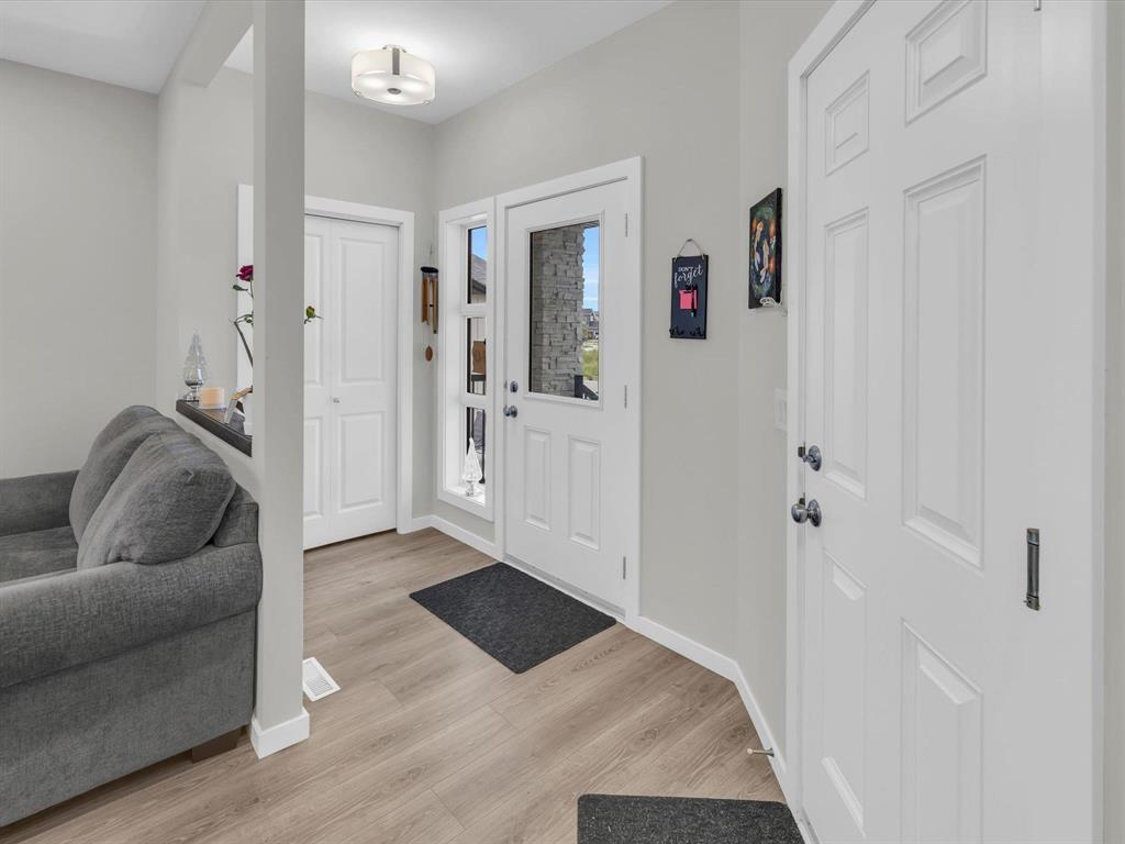 Photo 4 of 110 Yasmin Ali Crescent, Winnipeg MB