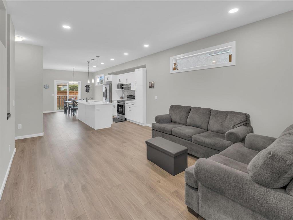 Photo 5 of 110 Yasmin Ali Crescent, Winnipeg MB
