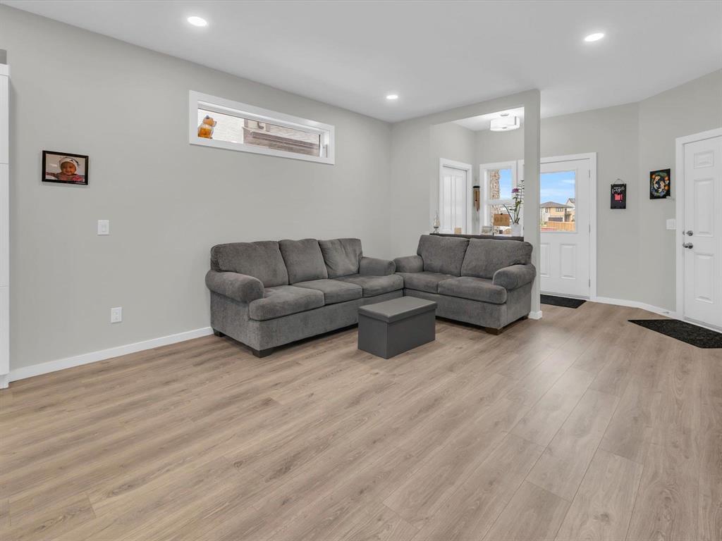 Photo 6 of 110 Yasmin Ali Crescent, Winnipeg MB