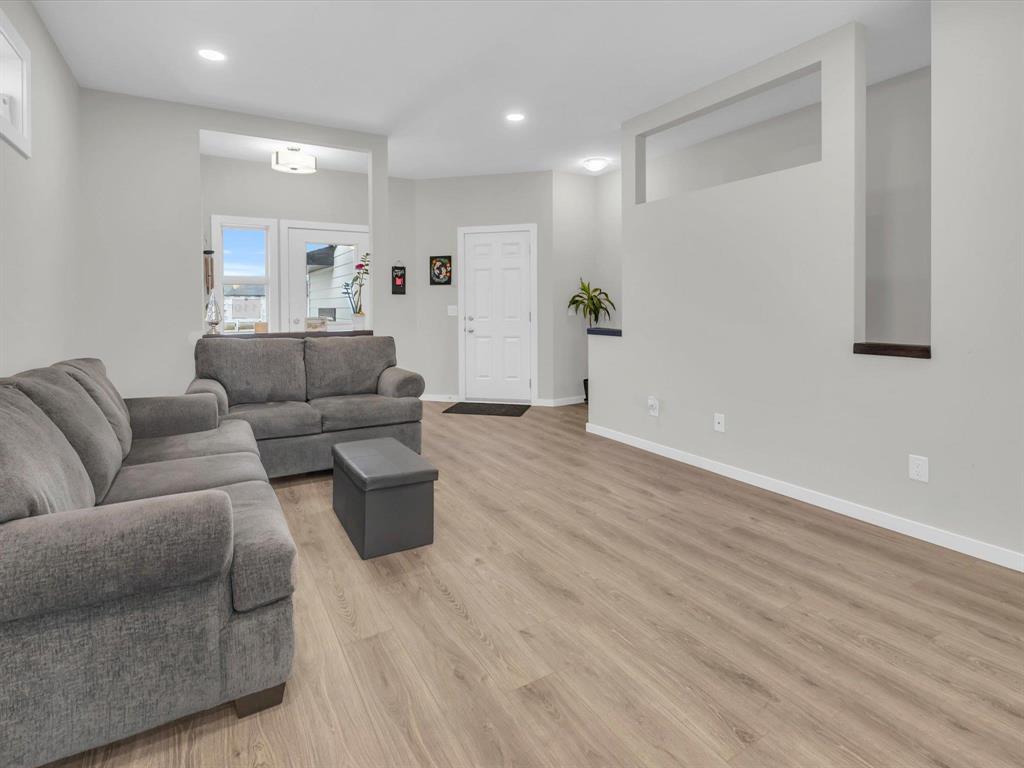 Photo 7 of 110 Yasmin Ali Crescent, Winnipeg MB
