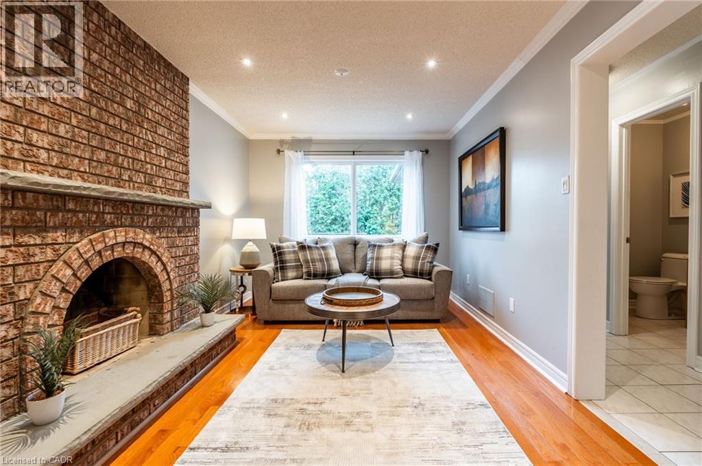 Photo 25 of 38 Fellowes Crescent, Waterdown ON